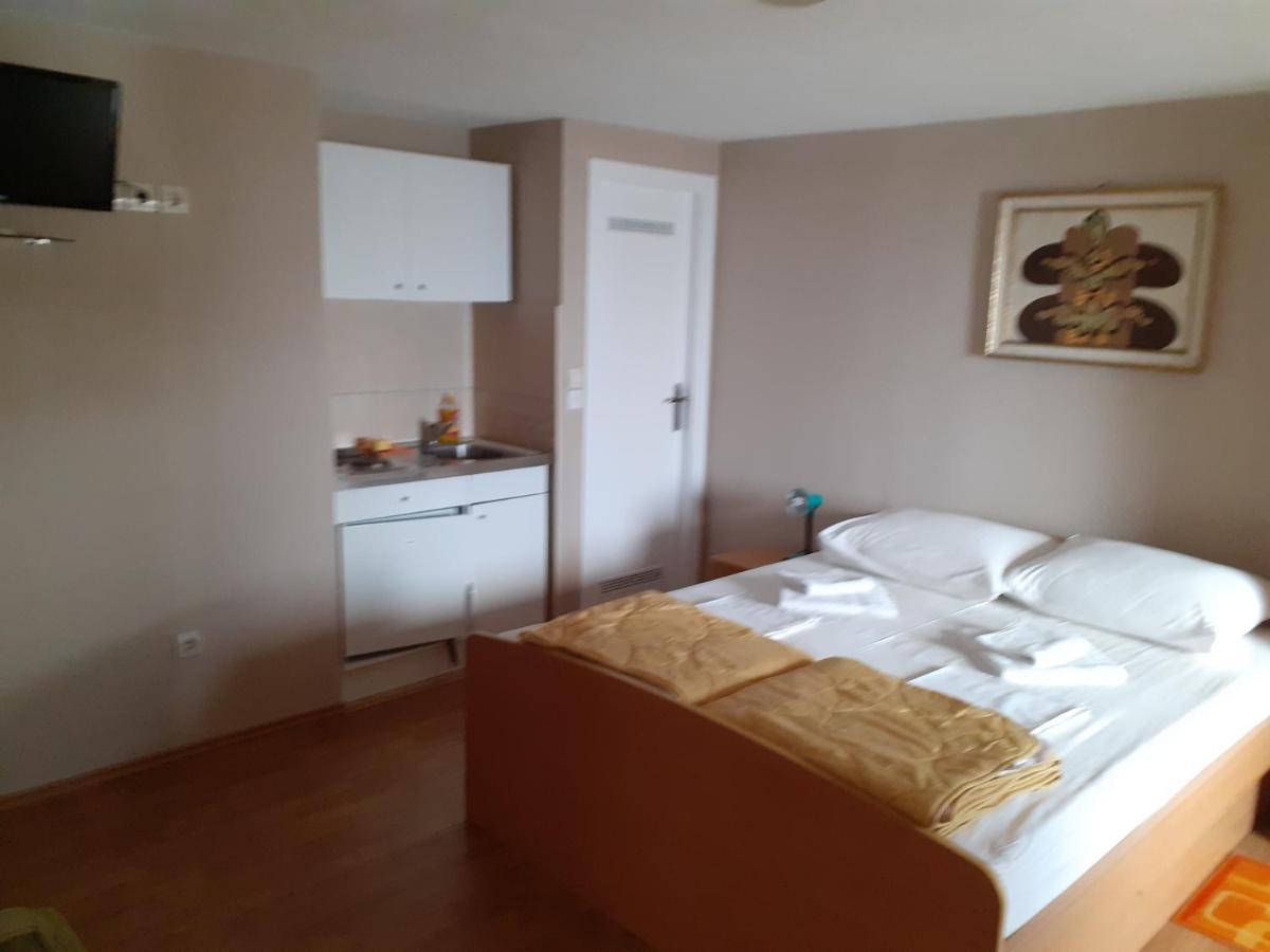 Apartmani Patrick Baška Voda Buitenkant foto