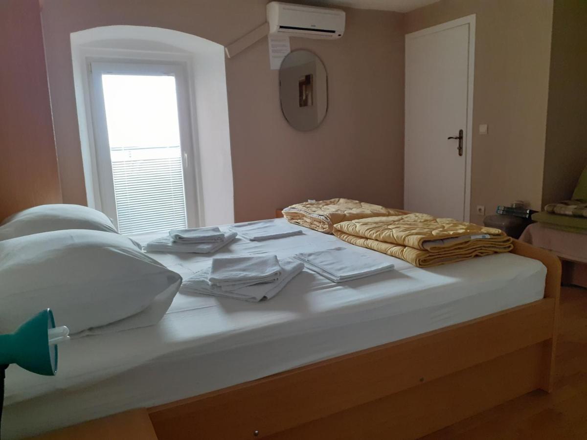 Apartmani Patrick Baška Voda Buitenkant foto